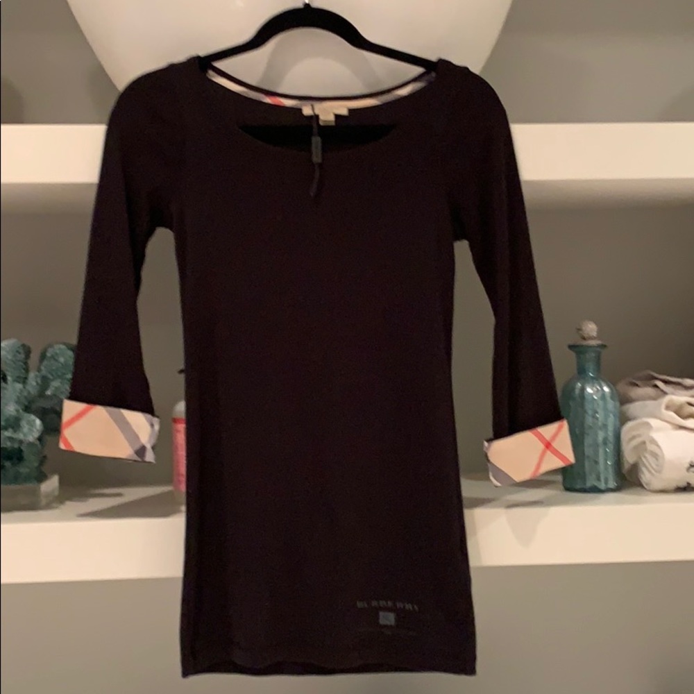 Burberry classic 3/4 sleeve. Never worn